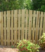 Semi-Private, Scallop Fence with Alternating Picket Thicknesses